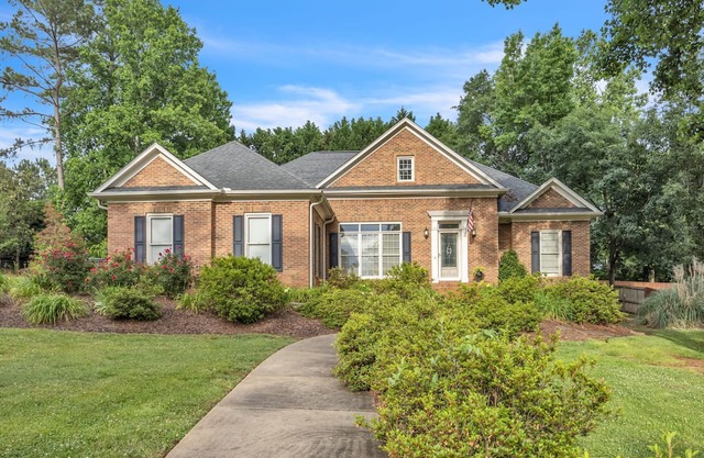 Serene 3BR by Lake Bowen, Pool & Game Room