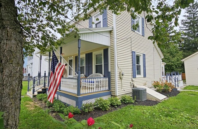 Sunnyside Guest House*NEW*Central Air!7mi to Opera
