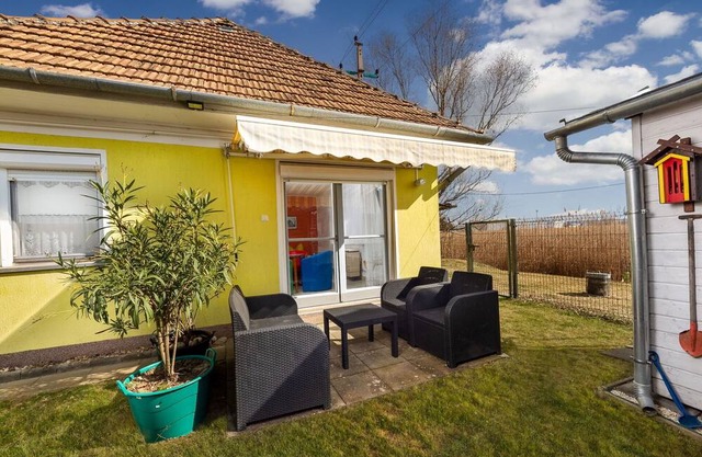 Beautiful private villa for 4 people with WIFI, A/C, TV, terrace and parking