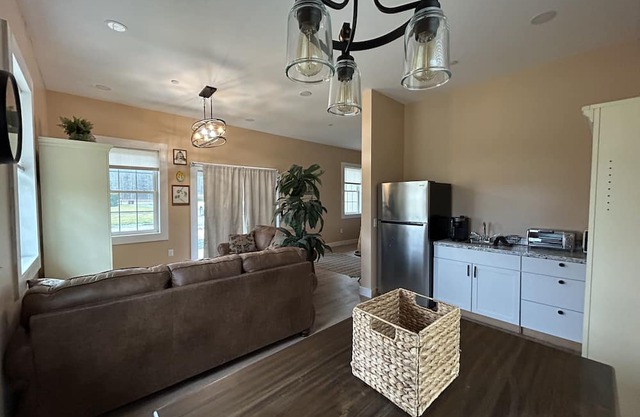 1 bedroom studio suite located 10 from Maryland beaches