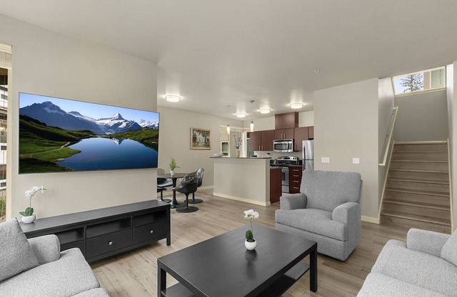 3BR/3BA Issaquah Gem w/ Nature Trails & Garage