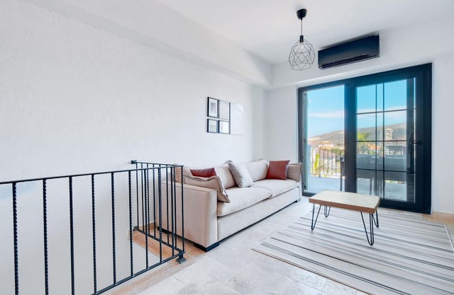 Vacation flat w pool and balcony, 5 min to beach