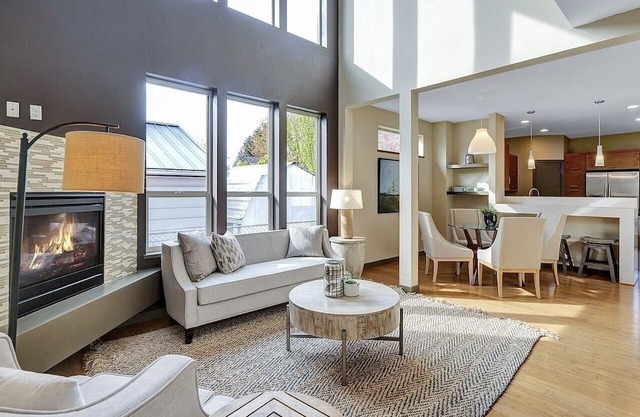 Luxury Loft in Vaulted Townhouse