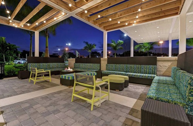 Pet-Loving Retreat: Free Breakfast, Outdoor Pool & Near PBI Airport | 2 Units