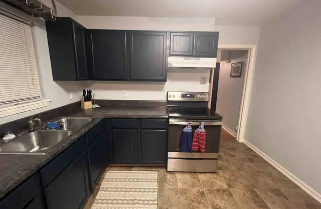 Cozy 3 bedroom home in between all the action!