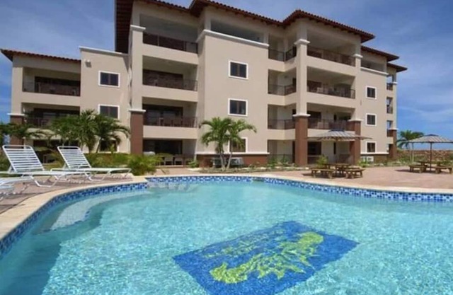 2 bedroom 2 bathroom condo near the sea. Ideal for divers.