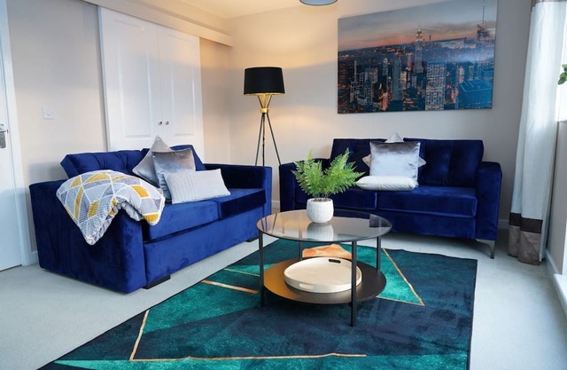 Spacious 4 Bedroom House in Molyneux Square with a garden and free Wi-fi.