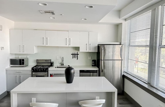 Sleepover: Ideal 1BD/1BA - Downtown Springfield