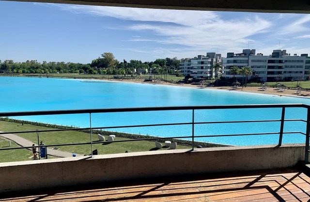 Cozy 4-bedroom condo with AC and WiFi in enjoyable Lagoon Pilar