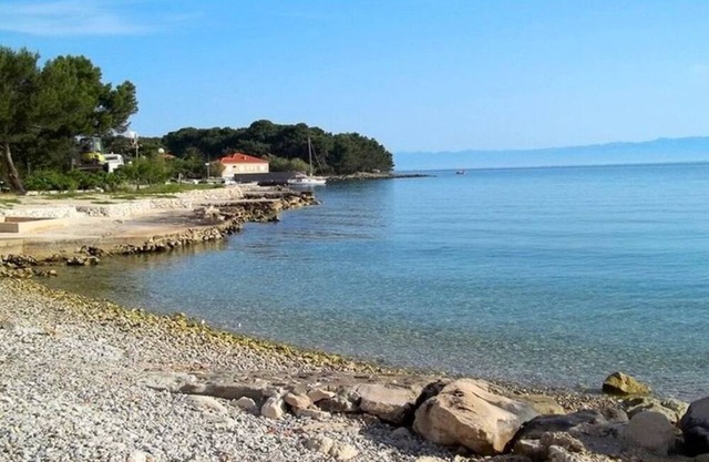 Apartment Renatare - close to the sea with parking: A1(2+1) - Ugljan, Island Ugljan, Croatia