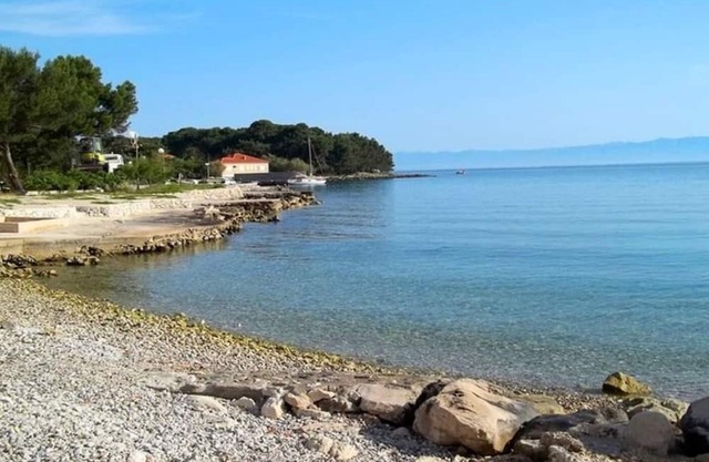 Apartment Renatare - close to the sea with parking: A2(2+2) - Ugljan, Island Ugljan, Croatia