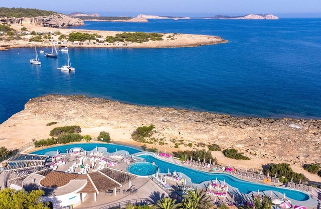 All inclusive swim up studio at family friendly Ibiza resort