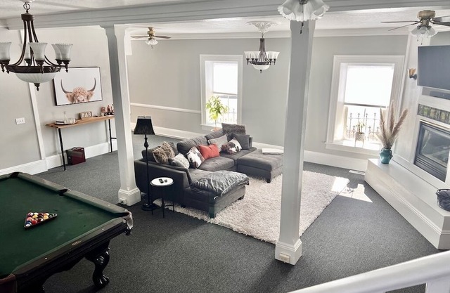 Large fully furnished corporate housing. Centrally located, plenty of parking.