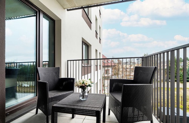 Apartment With Desk in Poznan by Renters