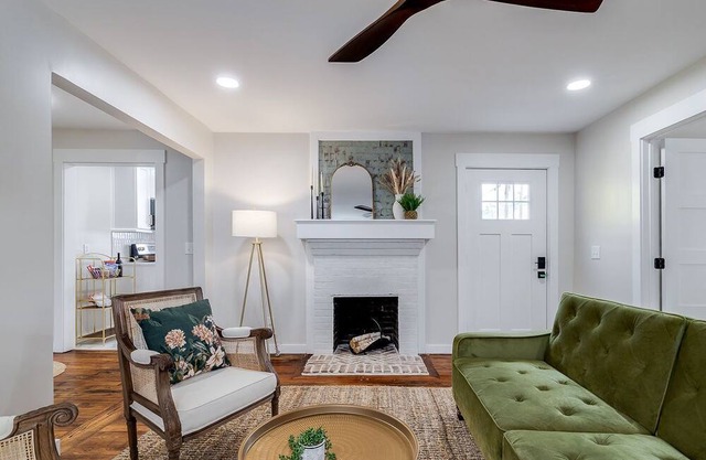Southern Charm Luxury 3-bedroom House in Historic Savannah with WiFi, AC