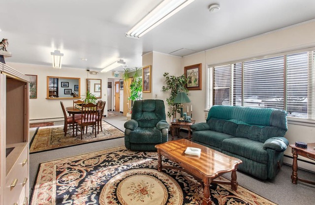 3 BR 1 BA historic brick house w/fire pit & ample parking - 5 mins from Wallace