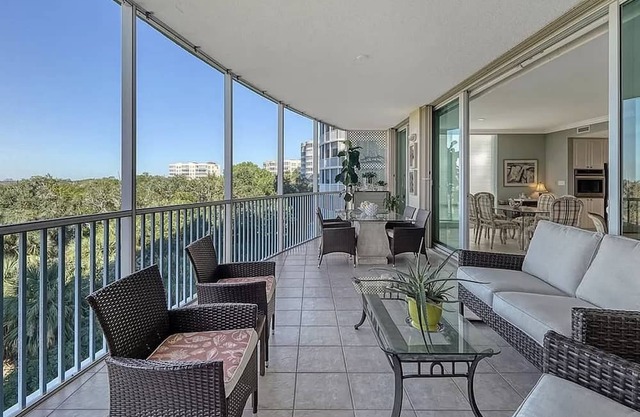 Luxury 4 bed/ 3ba Large Condo w/ Pool