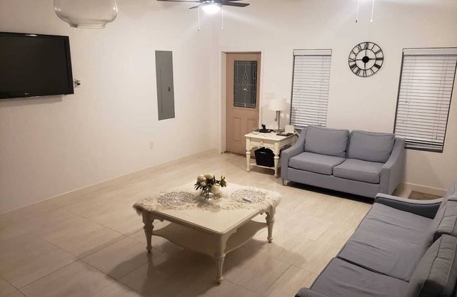 5 MIN /SPOTTS BEACH. 20 min to other Attractions on East side of Island