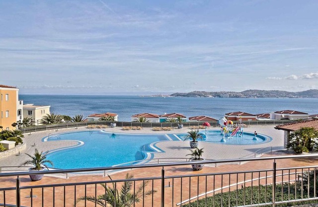 Holiday apartment with air conditioning, internet and private parking space