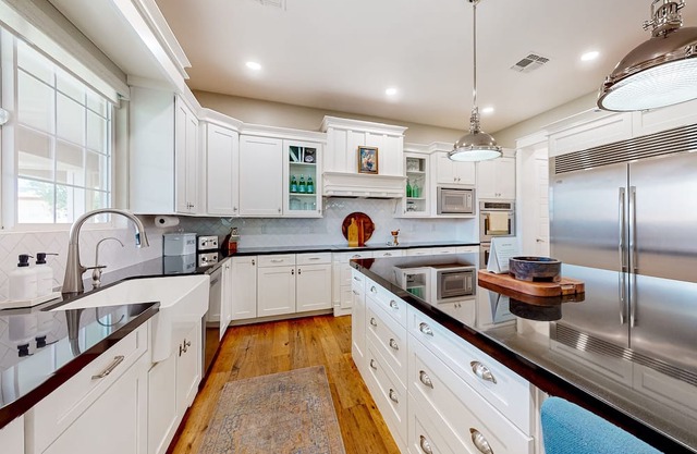 Beautiful home with amazing pool, pool spa, large yard, washer/dryer, & AC