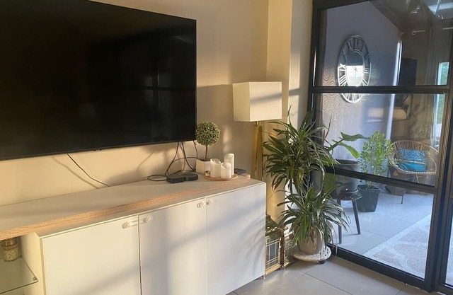 Grande Maison / 4 Chambres / Terrasse / 2 Balcons / Jardin / Place de Parking