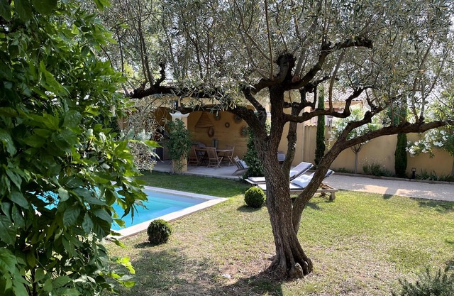 Charmante Villa Provençale Avec Piscine - Proche Uzès