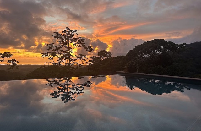 Luxury 3 Suites-Ocean Views-Privacy-Sleeps 10