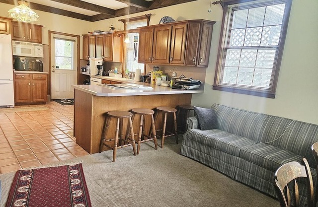 2 Bedroom Cozy Sanctuary in Vermont's Countryside with Gorgeous Ponds