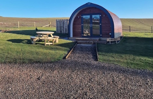 Cheviot -luxury pods with Private hot tubs - BBQ -750m to Beach- family friendly
