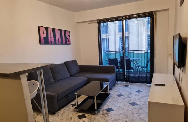 Petit F2 Simple Proche Toutes Commodités