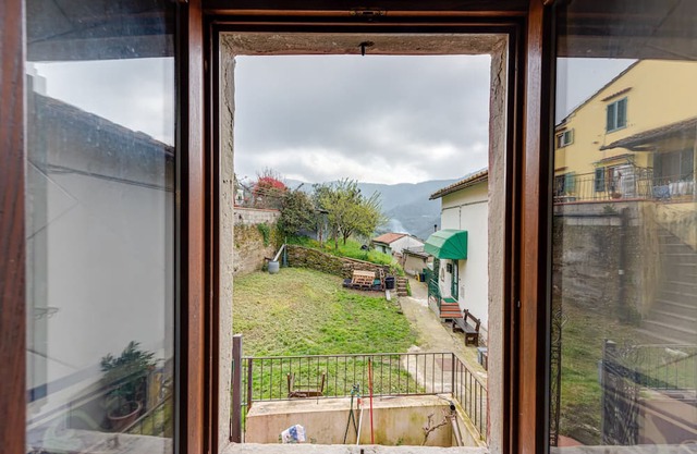 Holiday Home 'Casetta Rossa Di Forra Al Pitta' with Mountain View, Private Garden and Wi-Fi