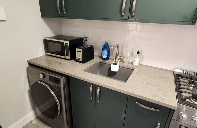 Welcoming & Clean Condo near Hamden Shopping