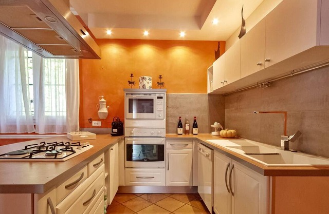 This farmhouse in Entraigues sur la Sorgue offers a spacious retreat.