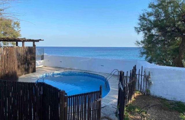 Villa 'Salento, Leporano, Briciola D'acqua' with Sea View, Wi-Fi and Air Conditioning