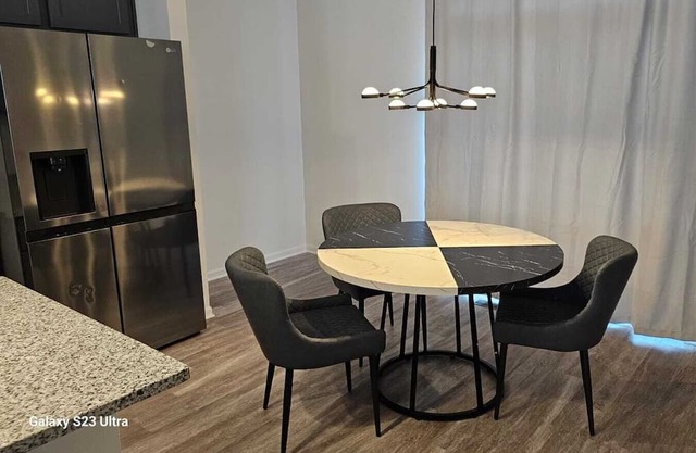 Townhome 5 mins away from O'Hare Airport and the Allstate Arena