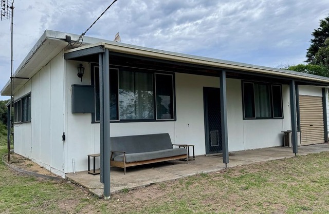 The Shack - cute cottage by the coast