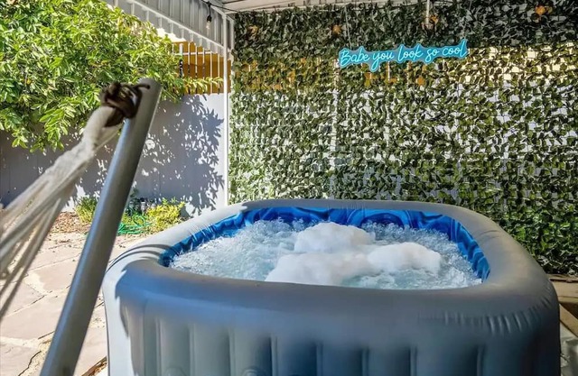 Modern Pop Art getaway in Long Beach