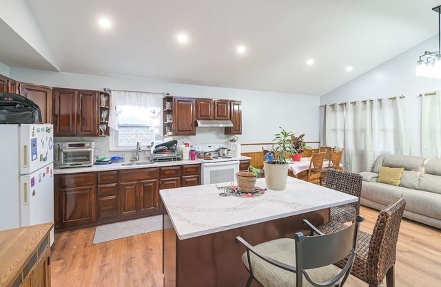 New York Abode w/ Fire Pit, Near Lower Manhattan!