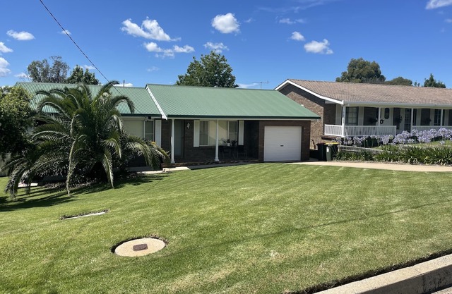 Spacious Inverell home suitable for 10 guests