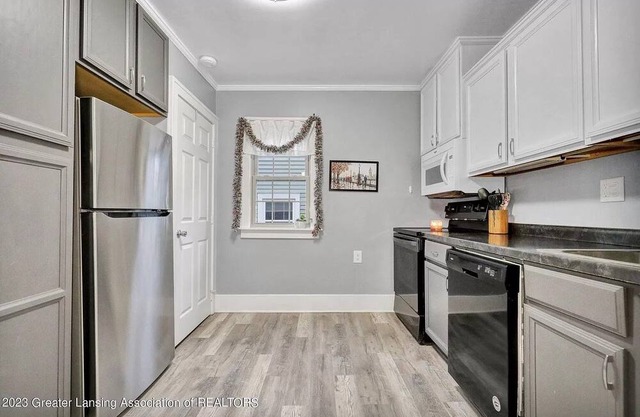 Cozy 3 bed 2 bath near MSU and Sparrow Hospital