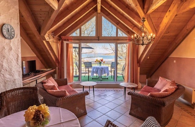 Apartment 'Fewo Seeblick Herrsching' with Lake View, Balcony and Wi-Fi