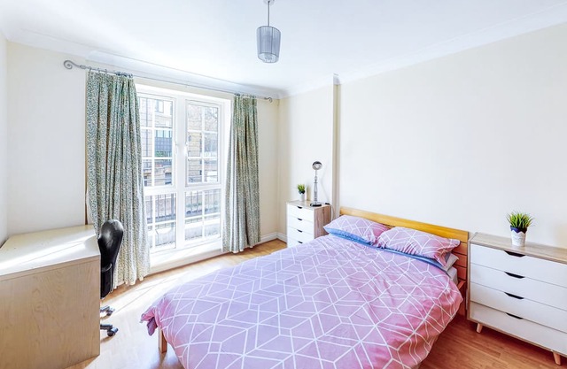 Canal Side Apartment sleeps 4 with Parking