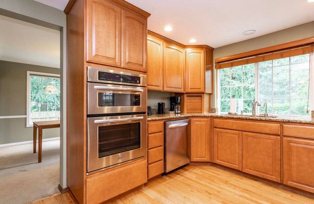 Sleek Kent 3BR w/ Patio & Garage, nr Botanical Garden, by Blueground