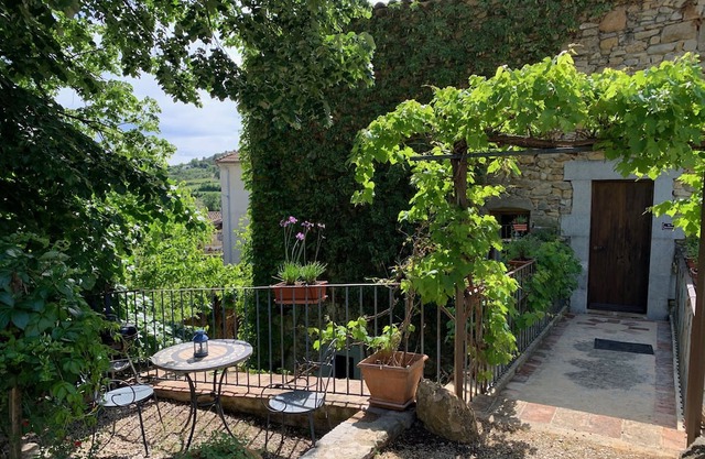 Le FLEURISTE with TERRACE AND SHARED BARBECUE/PISCINE