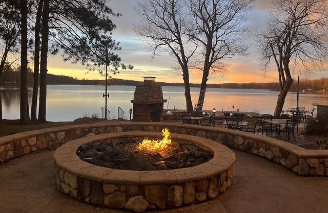 Balsam Lake Retreat, Cozy 2 bedroom 2 bathroom townhome located .5 mi from town!