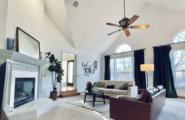 Cozy and spacious 2-story home in center of NWA!