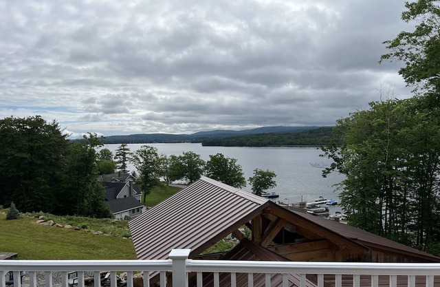 estate living , property is on a compound water access to swim, kayak , fish etc