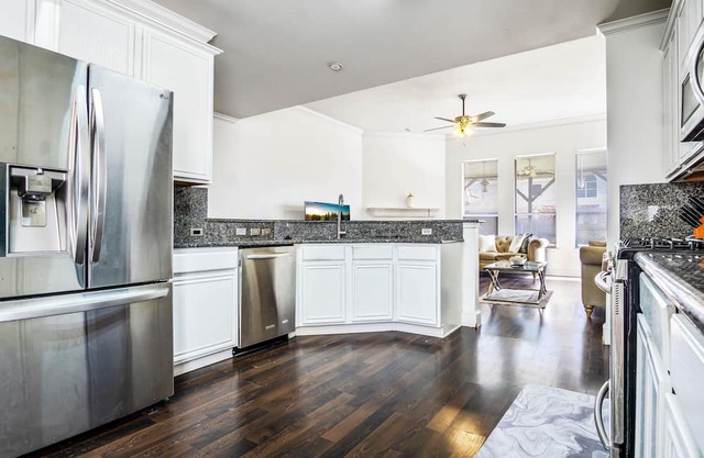 Best house in Garland. Beautify warm family house.