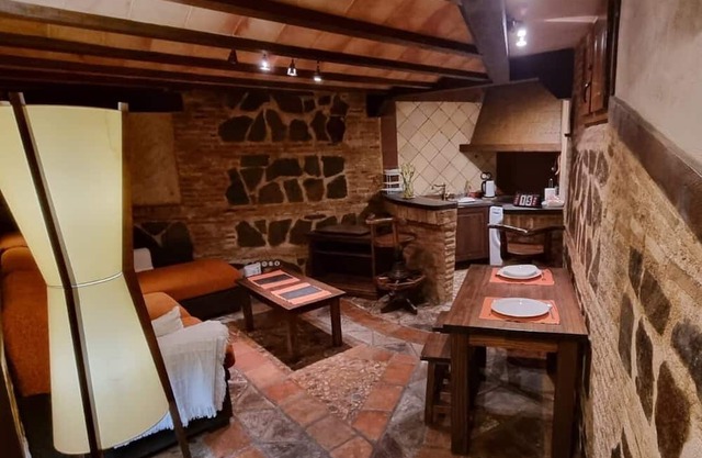 Cueva Árabe Reformada por Completo en Pleno Casco Viejo de Toledo