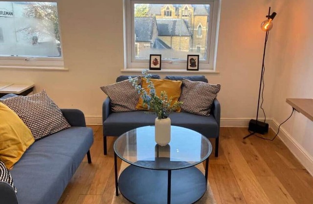 Amazing 1bed Epsom High Street - 2 East St